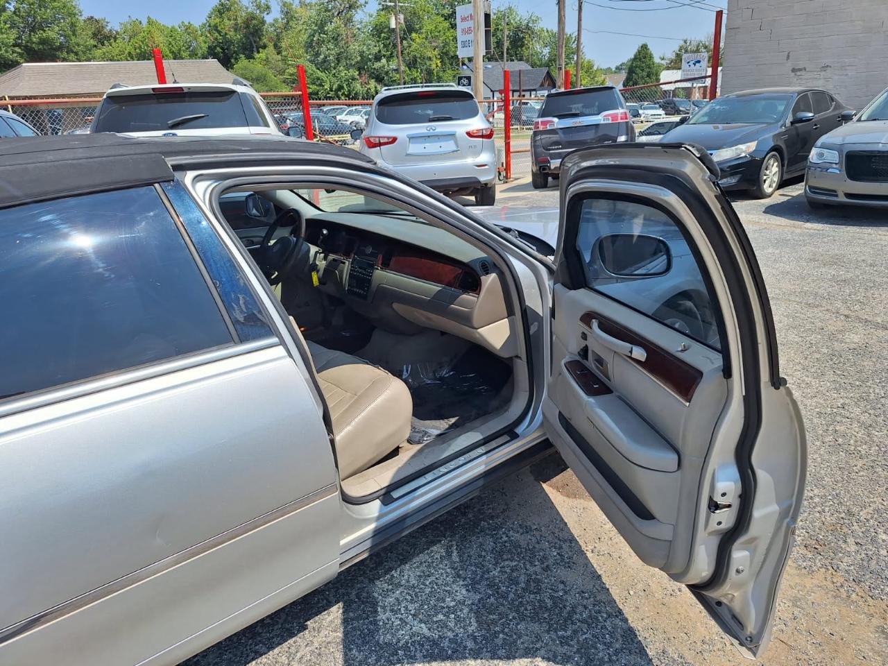Lincoln Town Car  2003