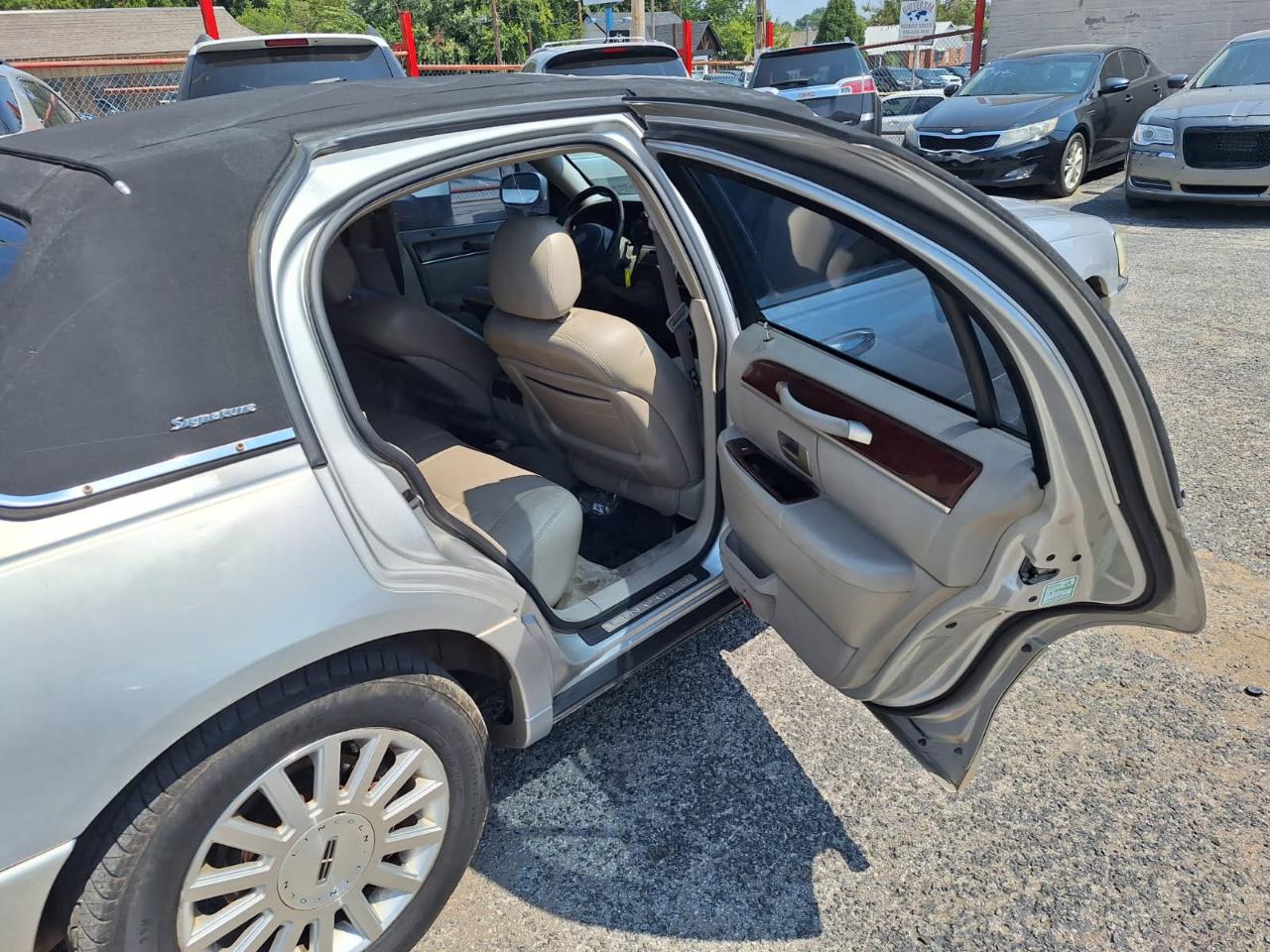 Lincoln Town Car  2003