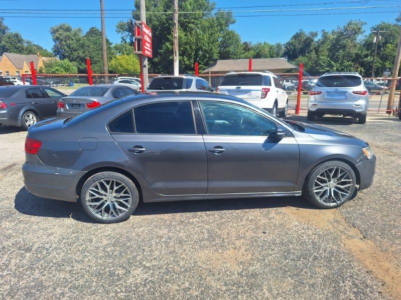 Volkswagen Jetta  2011