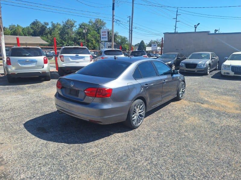 Volkswagen Jetta  2011