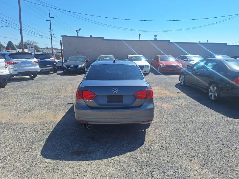Volkswagen Jetta  2011
