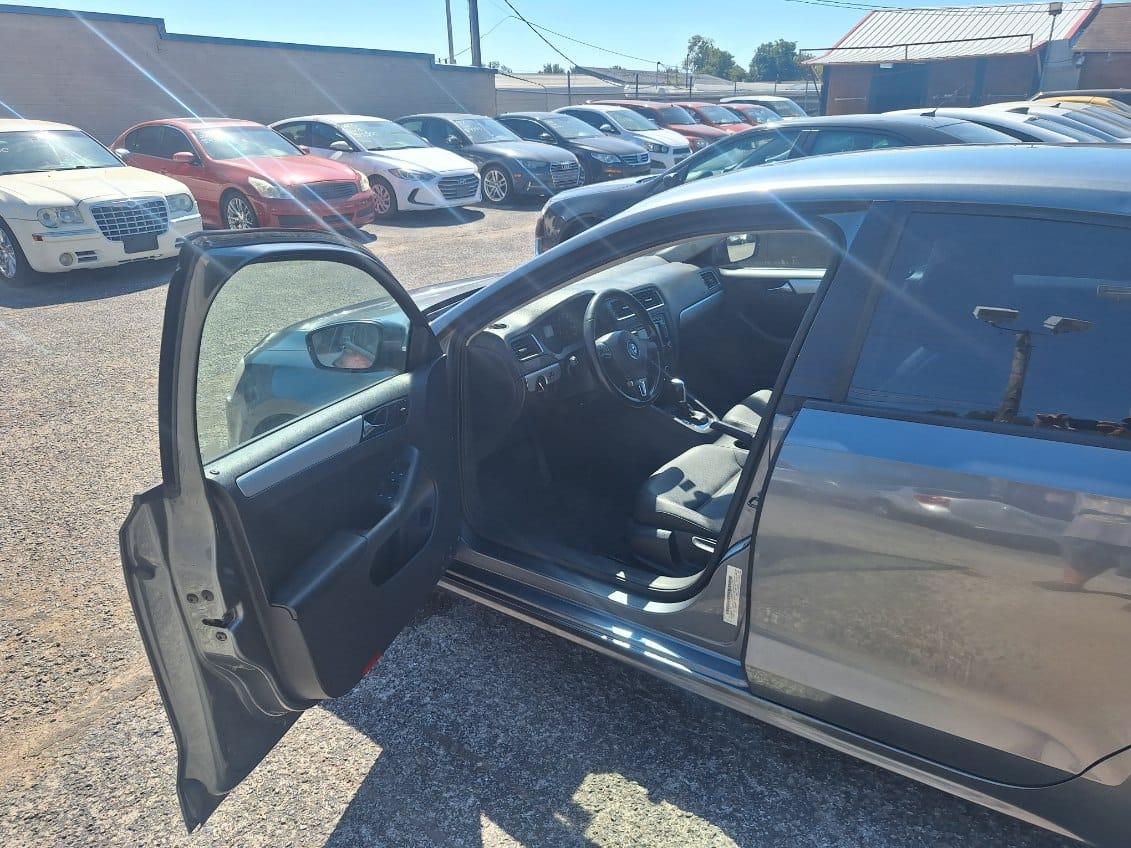 Volkswagen Jetta  2011