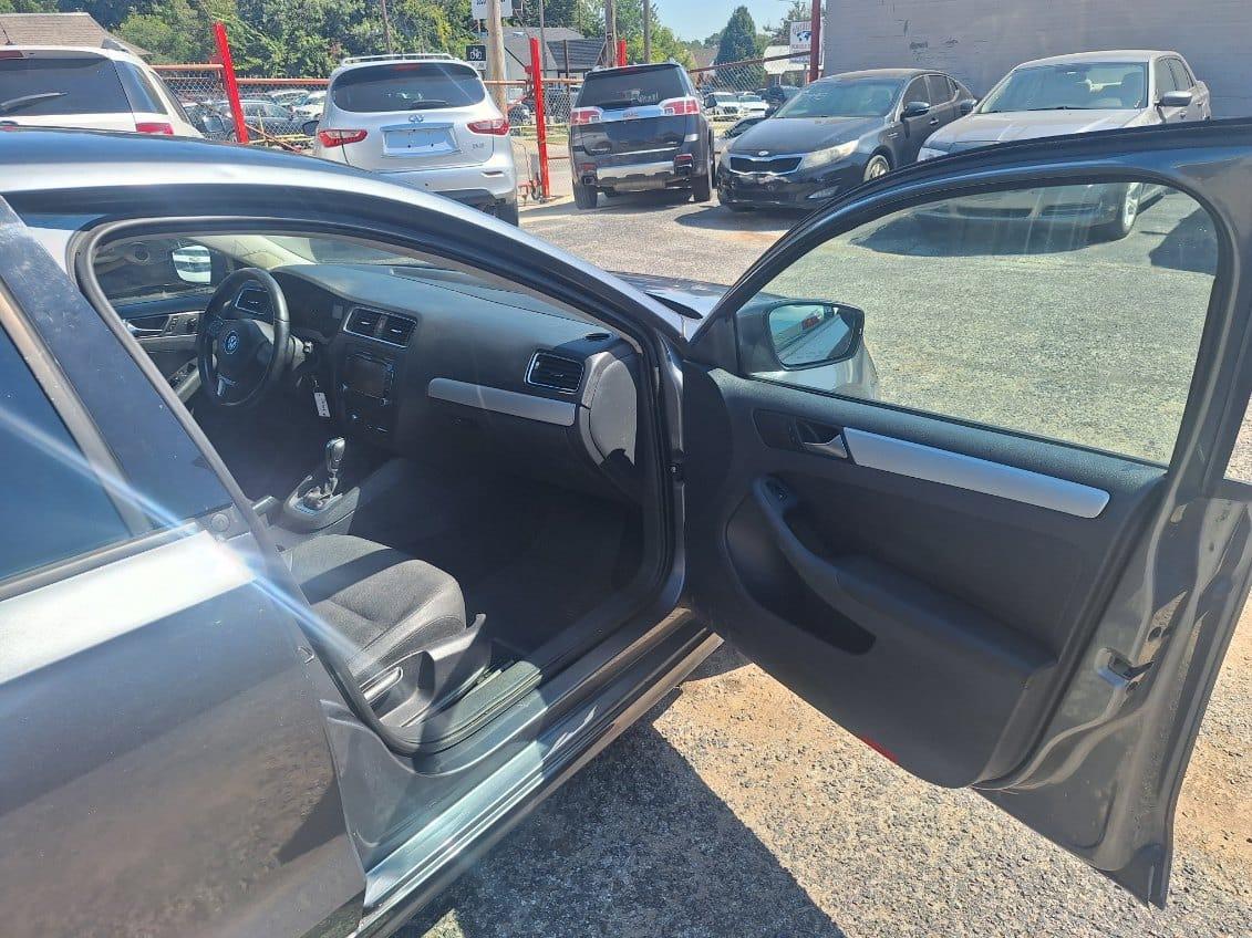Volkswagen Jetta  2011