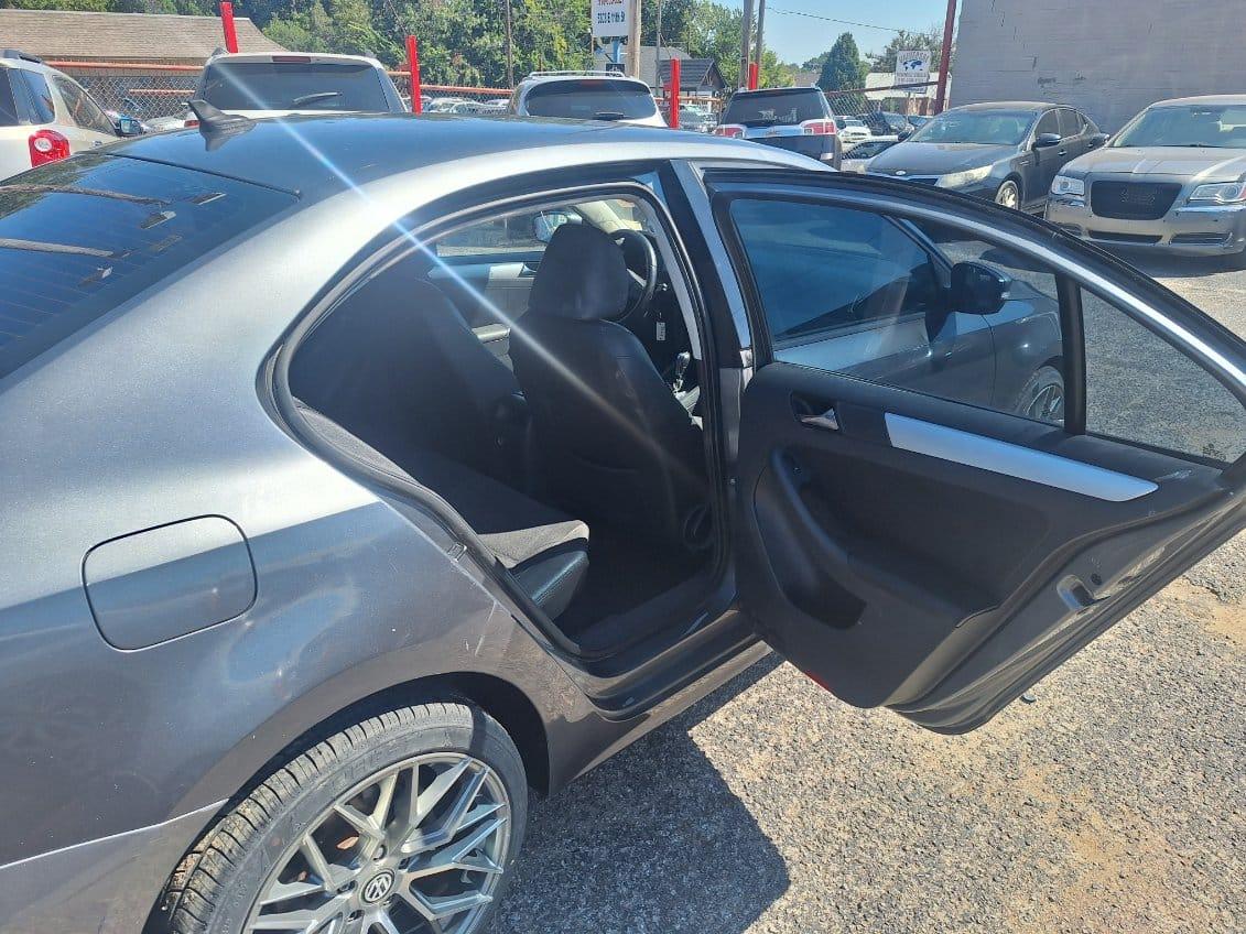 Volkswagen Jetta  2011