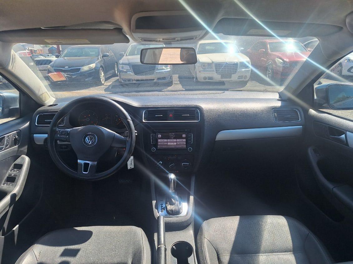 Volkswagen Jetta  2011