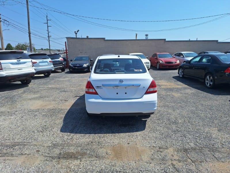 Nissan Versa 1.8 S 2007