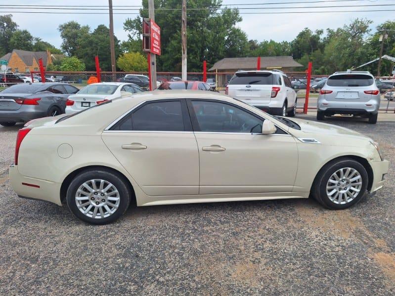 Cadillac CTS  2010