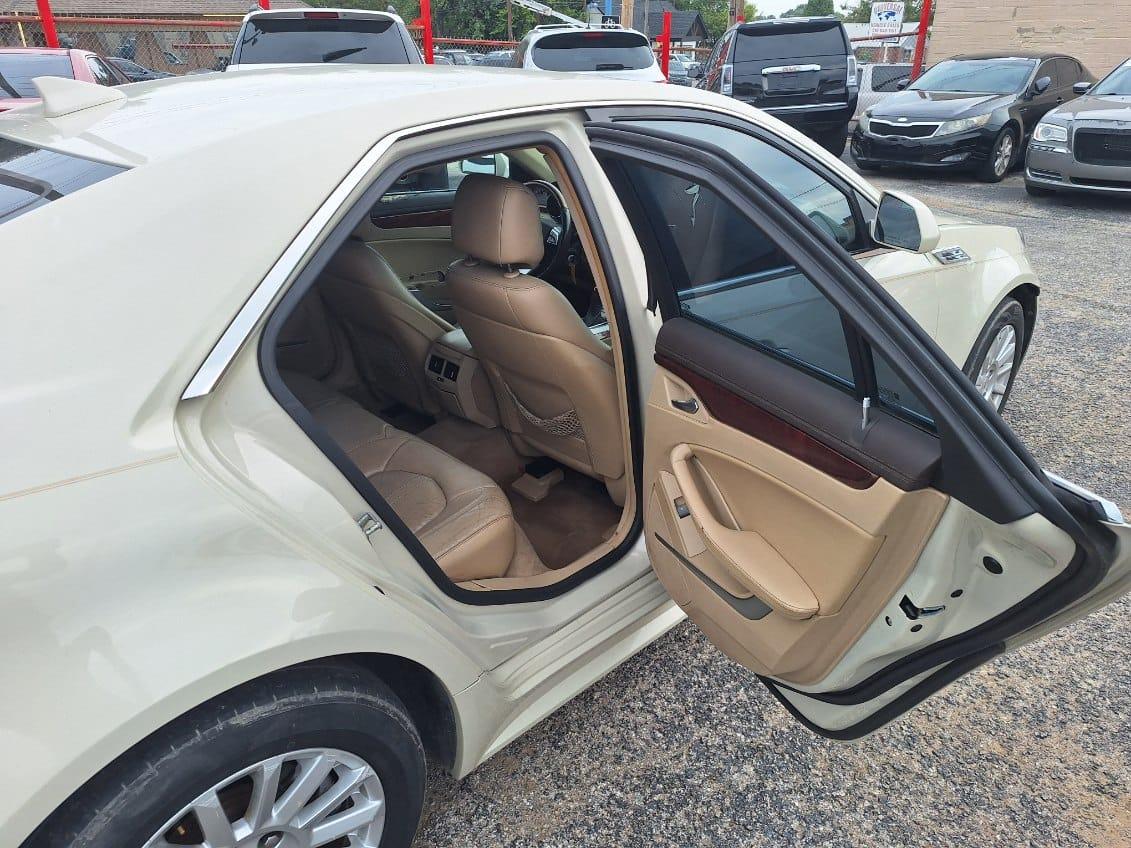 Cadillac CTS  2010