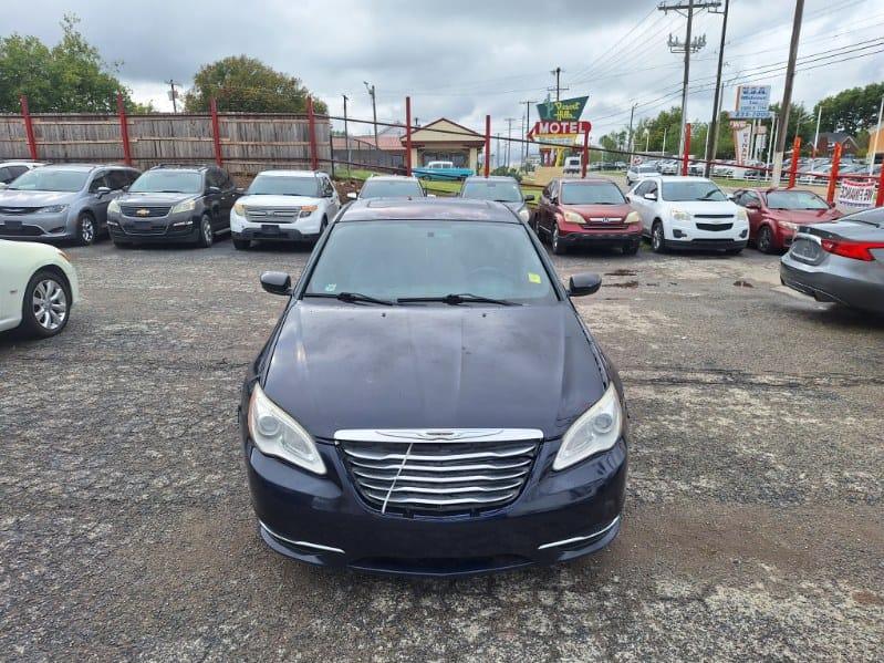 Chrysler 200  2013