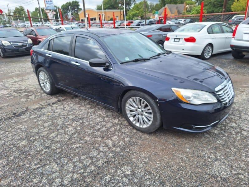 Chrysler 200  2013