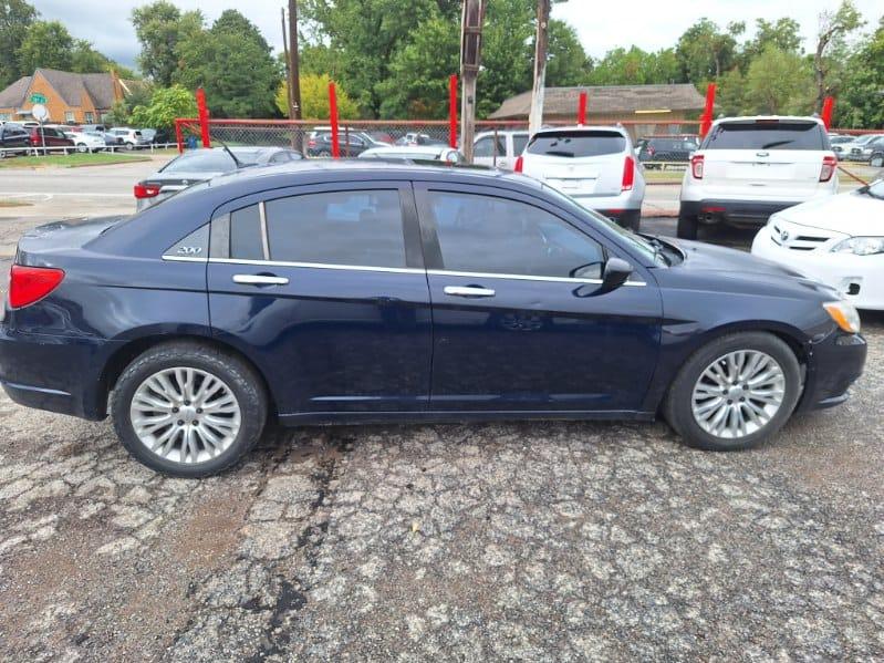 Chrysler 200  2013