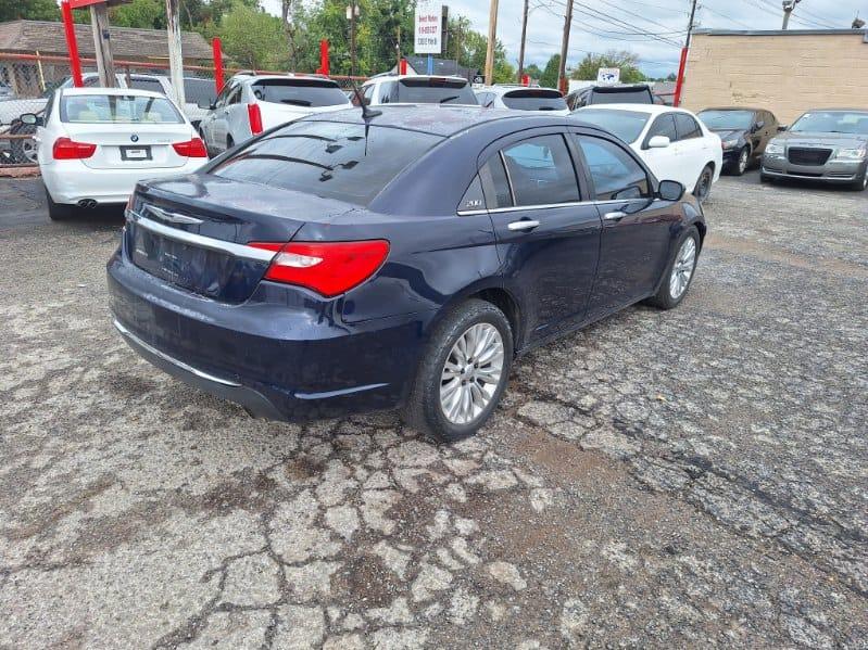 Chrysler 200  2013