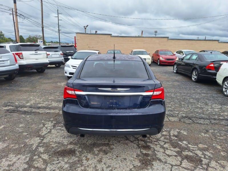 Chrysler 200  2013