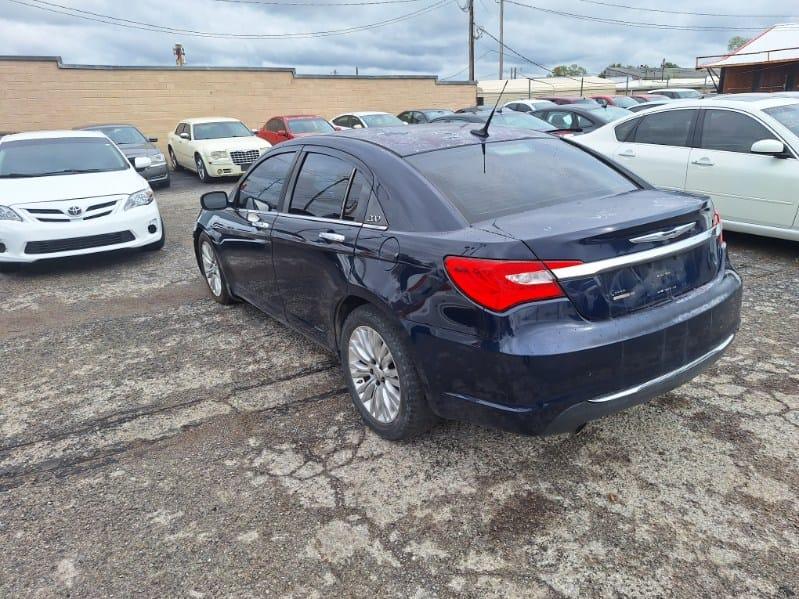 Chrysler 200  2013