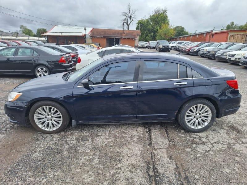 Chrysler 200  2013
