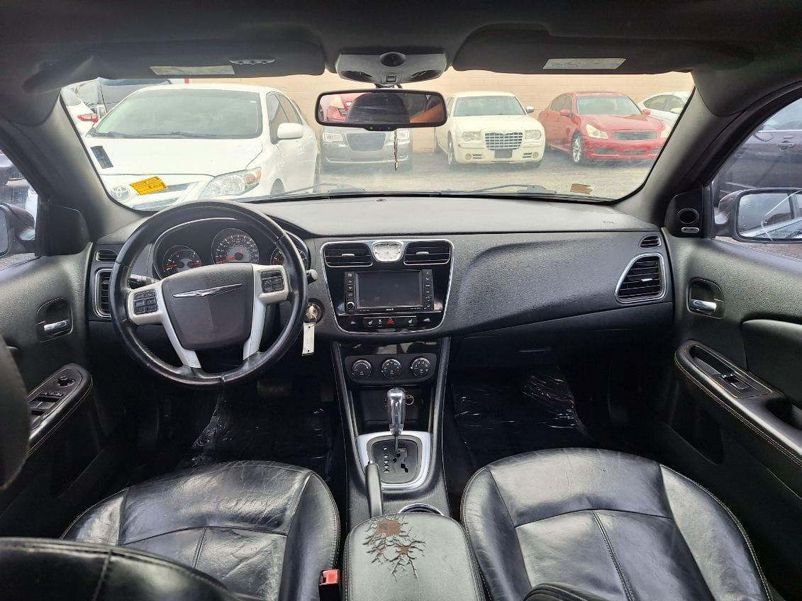 Chrysler 200  2013