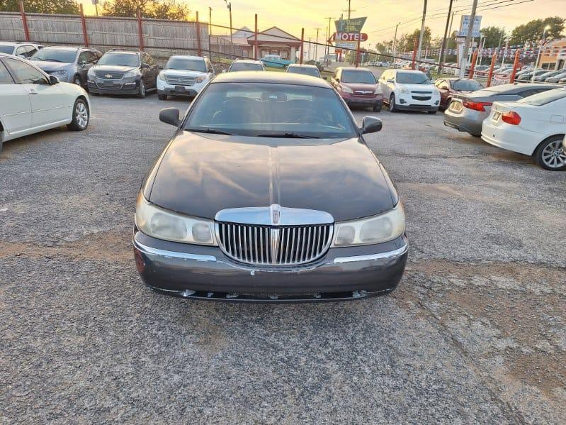 Lincoln Town Car  2001