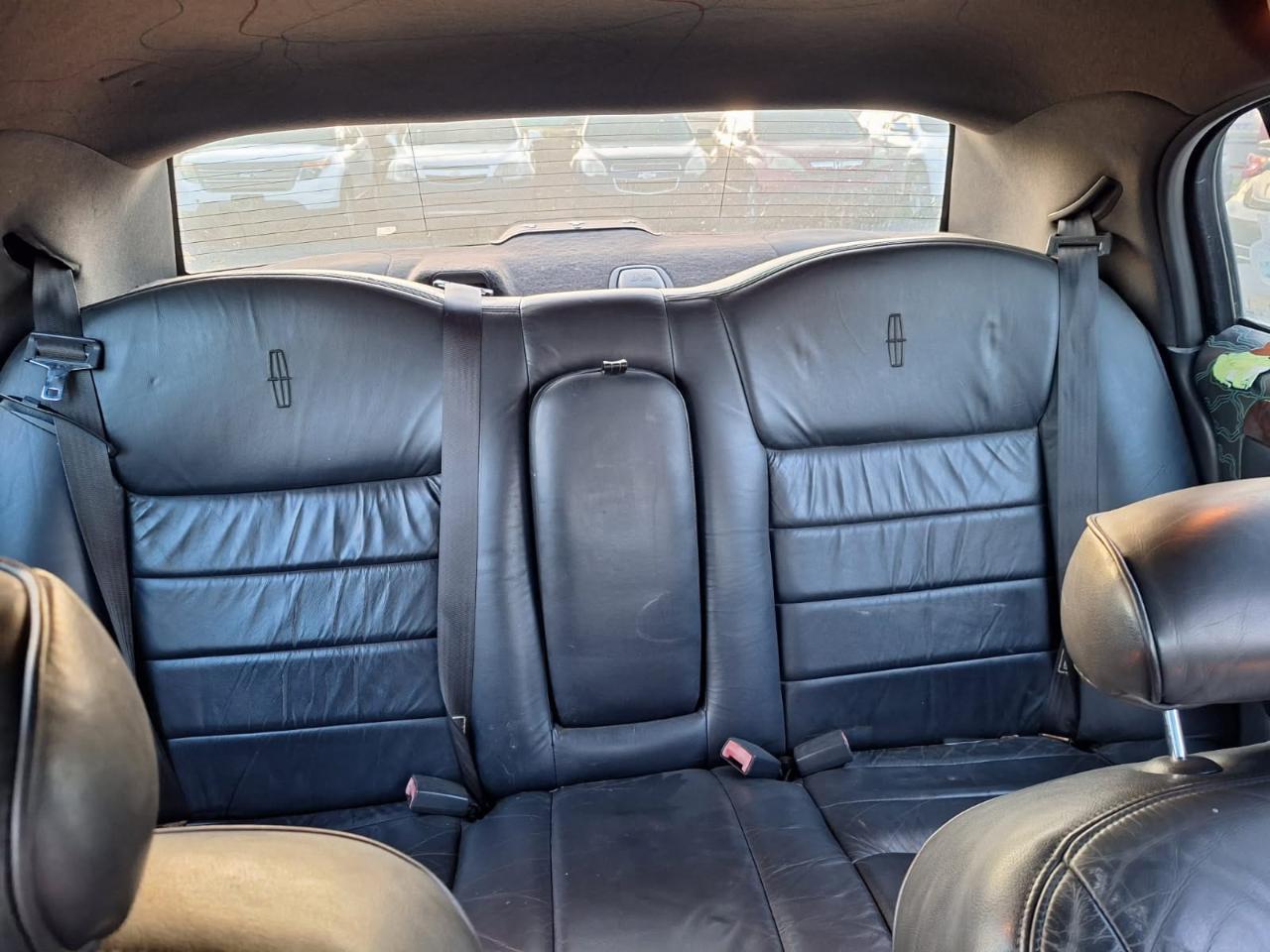 Lincoln Town Car  2001
