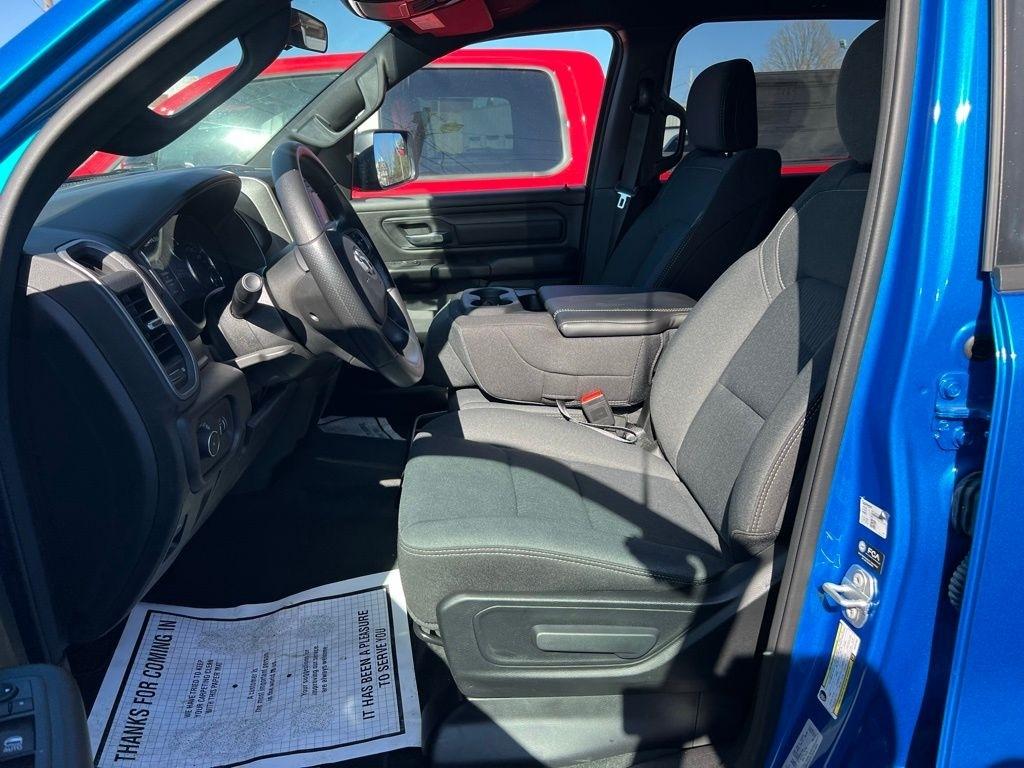 RAM 1500 Tradesman Crew Cab SWB 4WD 2024