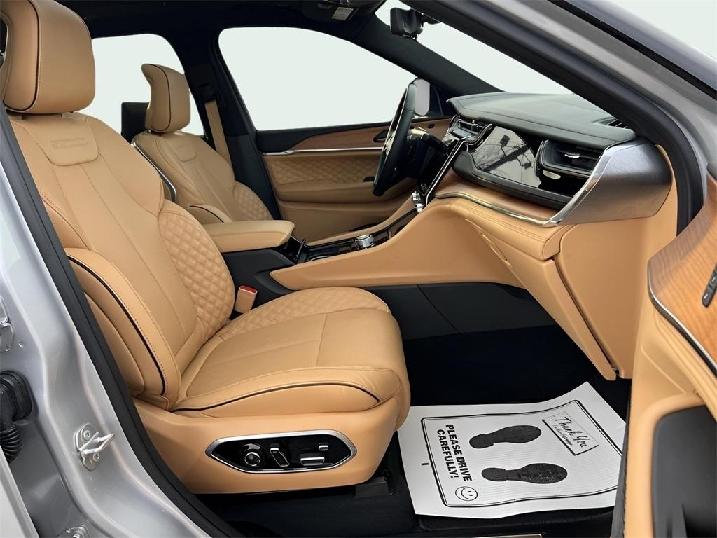 Jeep Grand Cherokee L Summit 4WD 2025