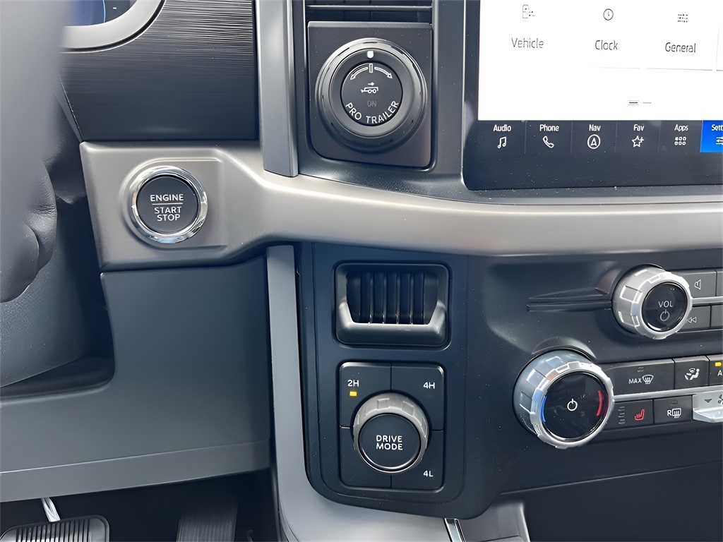 Ford F-150 XLT SuperCrew 4WD 2024