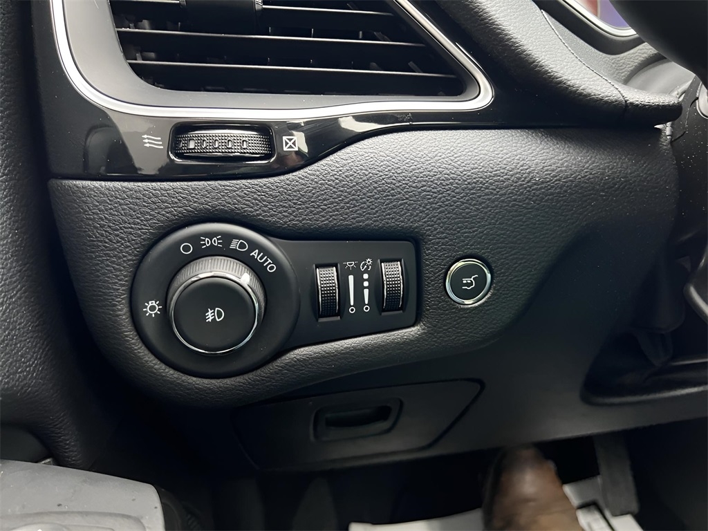 Jeep Cherokee Latitude Lux 4WD 2023 Jeep Cherokee Latitude Lux 4WD 2023