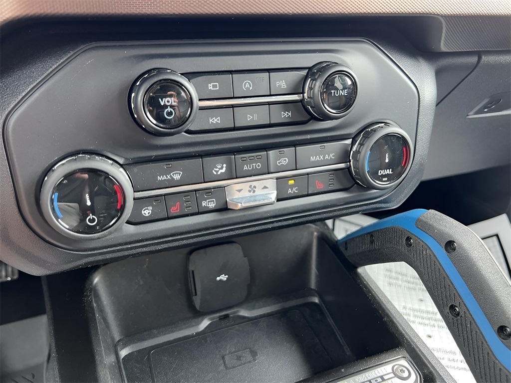 Ford Bronco Outer Banks 4-Door w/Advanced 2022 Ford Bronco Outer Banks 4-Door w/Advanced 2022