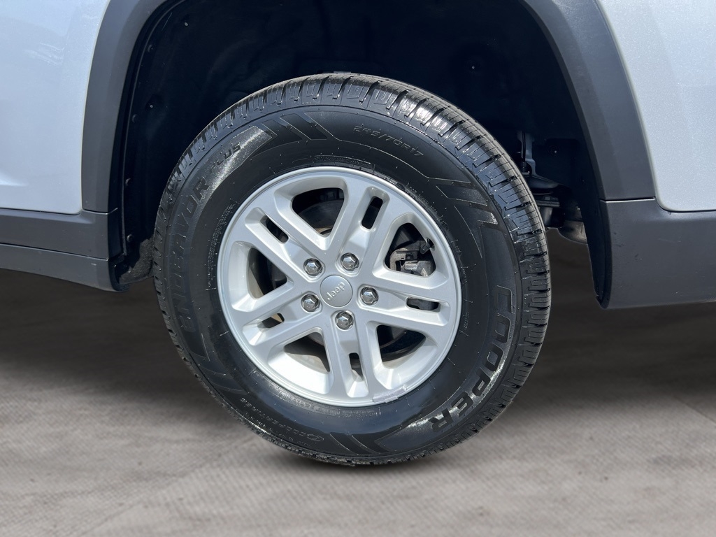 Jeep Grand Cherokee Laredo 4WD 2023