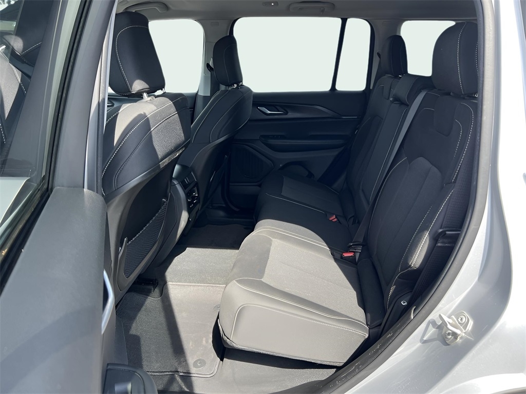 Jeep Grand Cherokee Laredo 4WD 2023