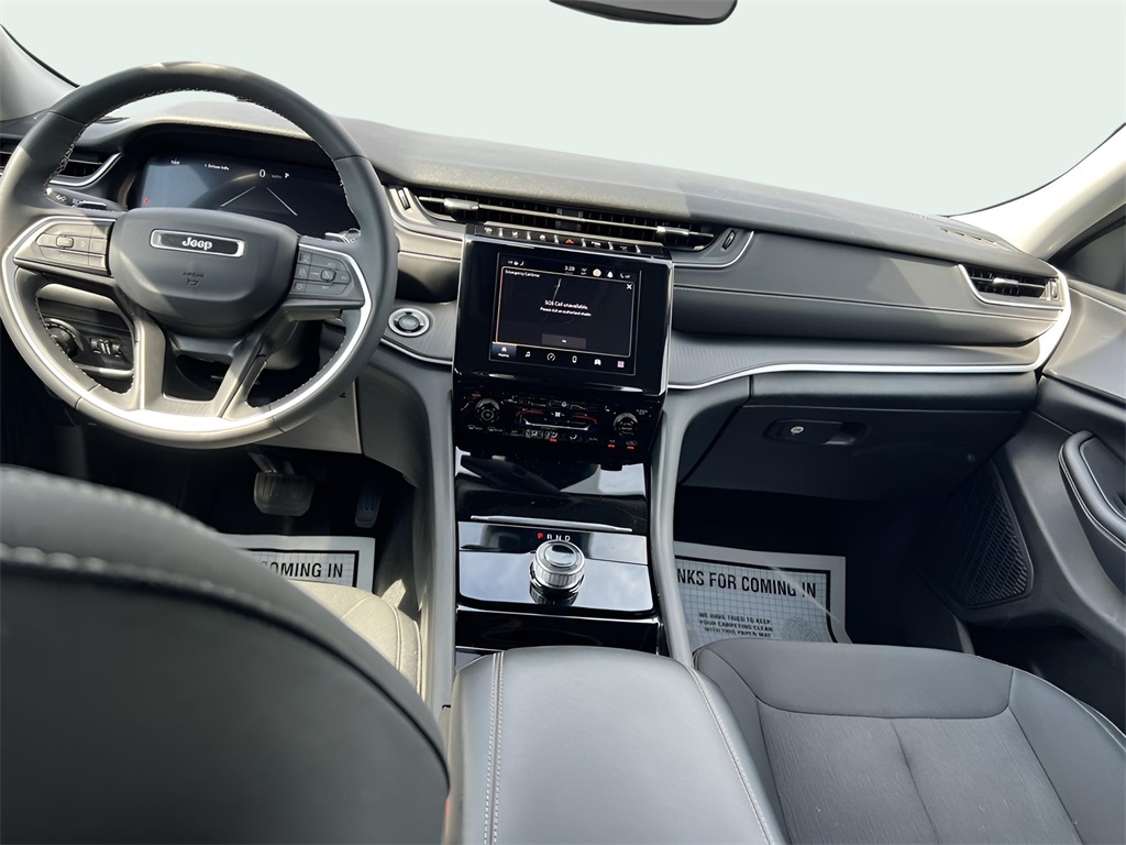 Jeep Grand Cherokee Laredo 4WD 2023