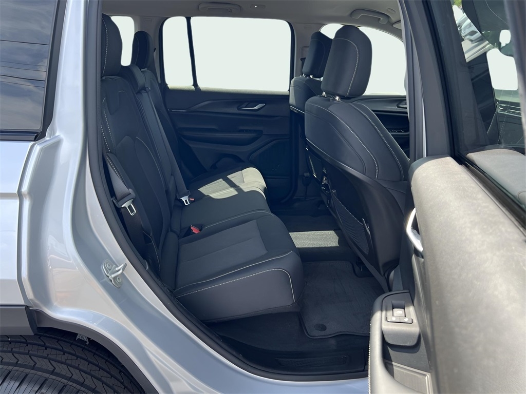 Jeep Grand Cherokee Laredo 4WD 2023