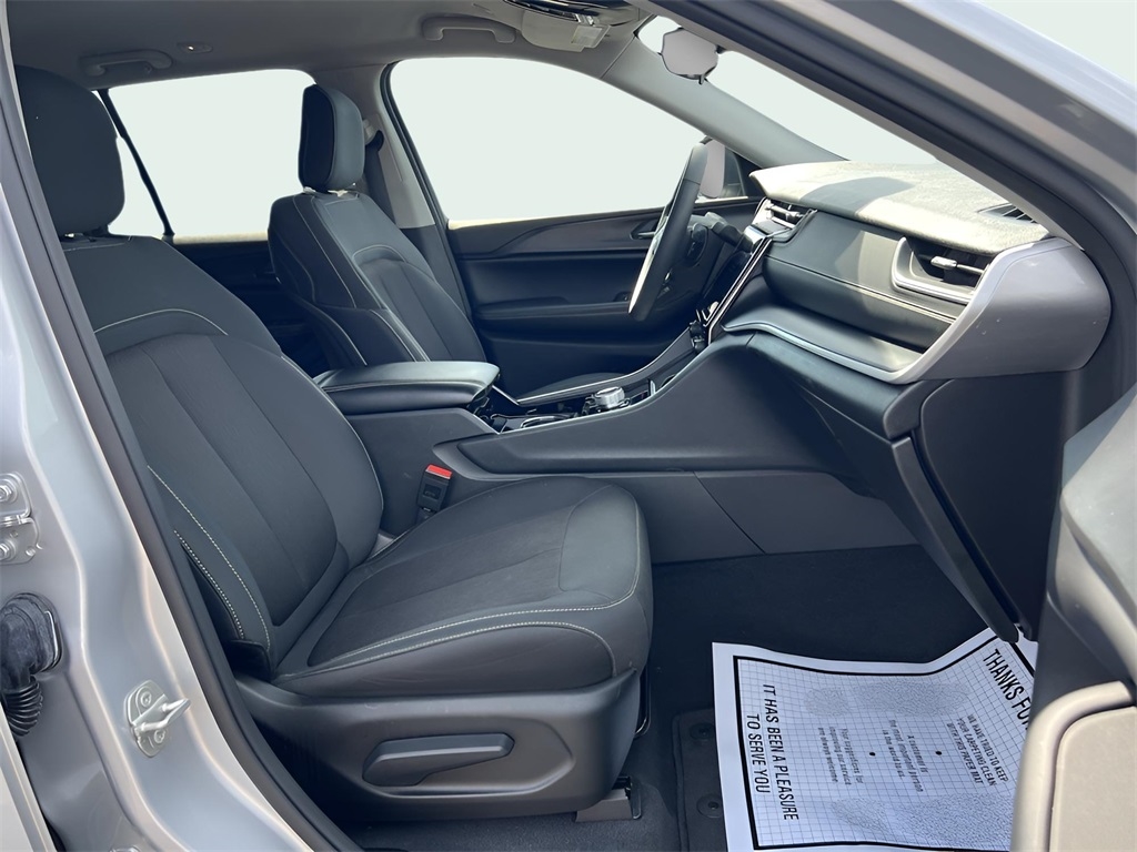 Jeep Grand Cherokee Laredo 4WD 2023