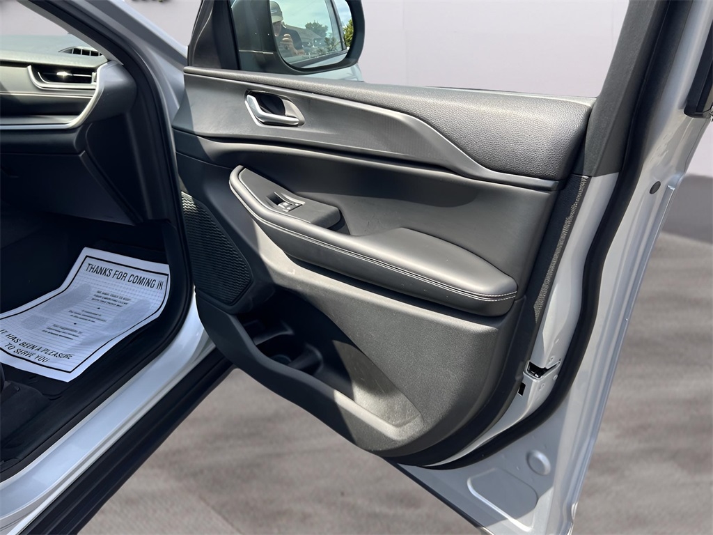 Jeep Grand Cherokee Laredo 4WD 2023