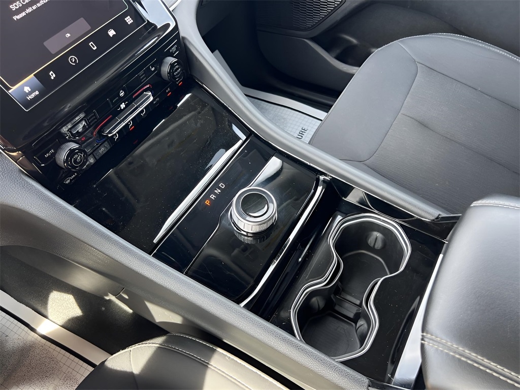 Jeep Grand Cherokee Laredo 4WD 2023