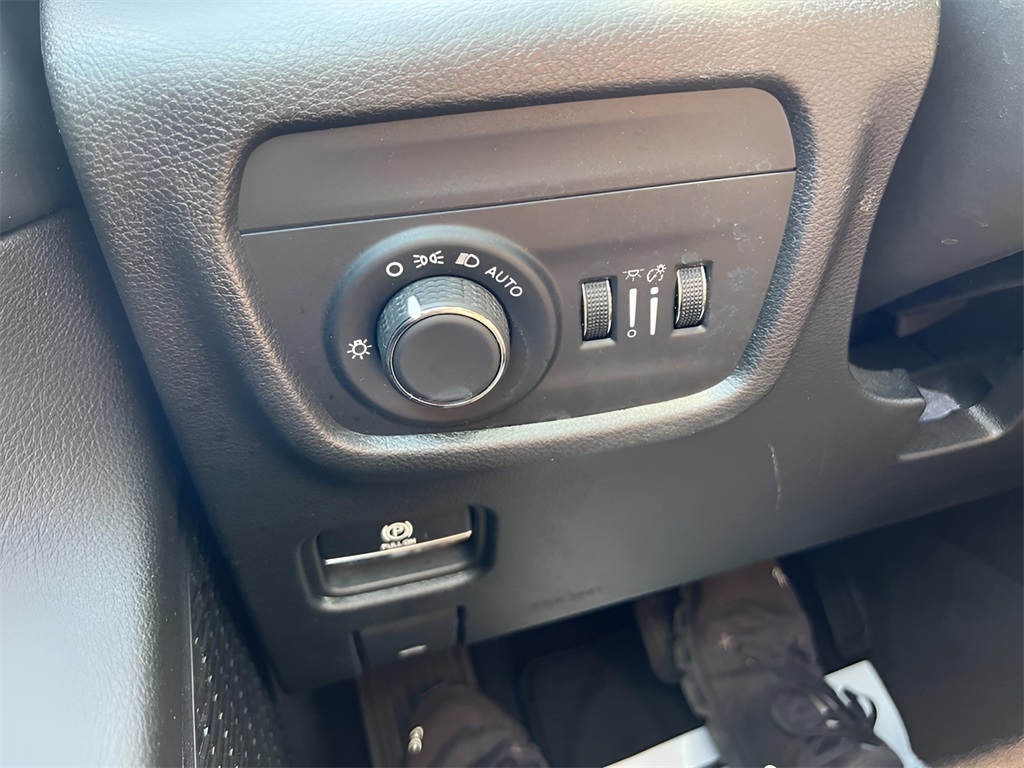 Jeep Grand Cherokee Laredo 4WD 2023