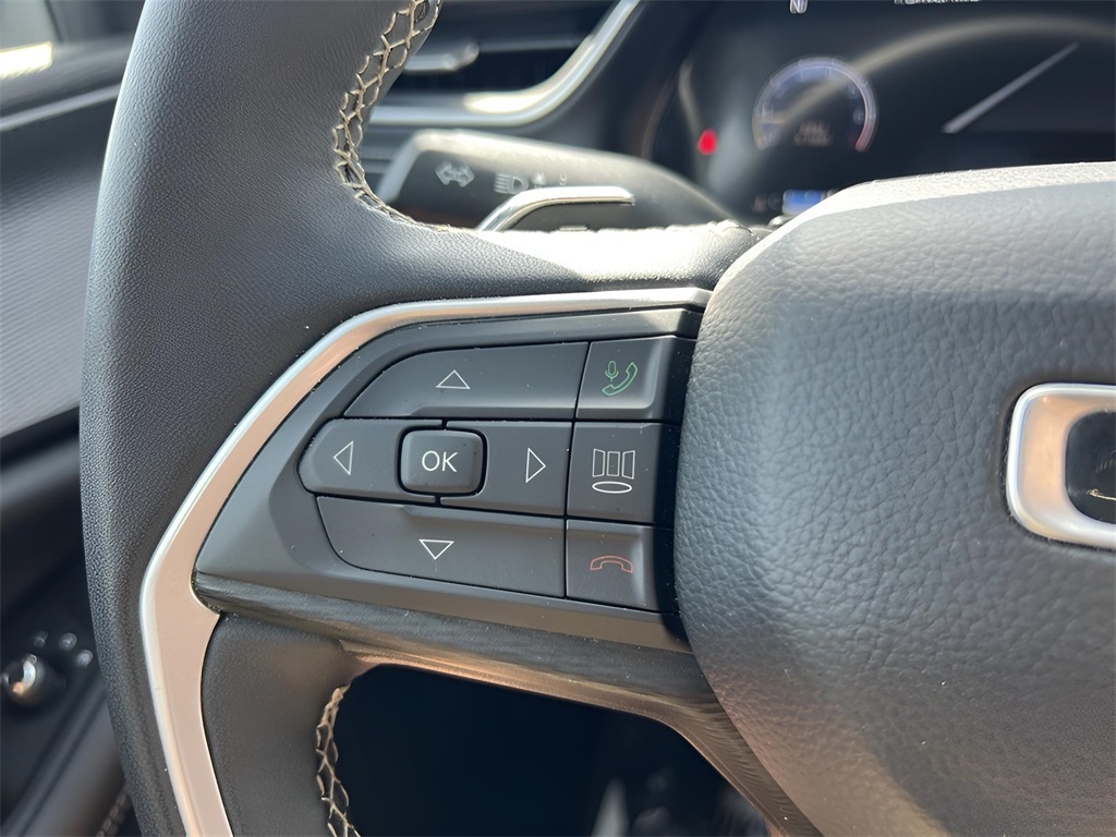 Jeep Grand Cherokee Laredo 4WD 2023