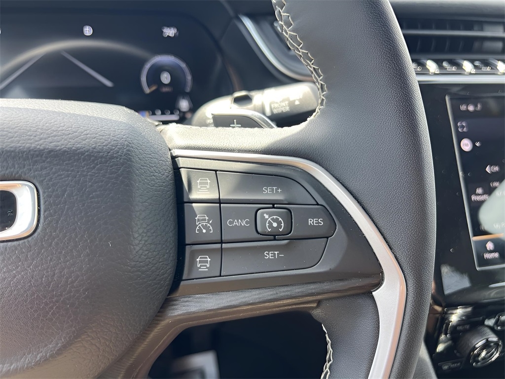 Jeep Grand Cherokee Laredo 4WD 2023