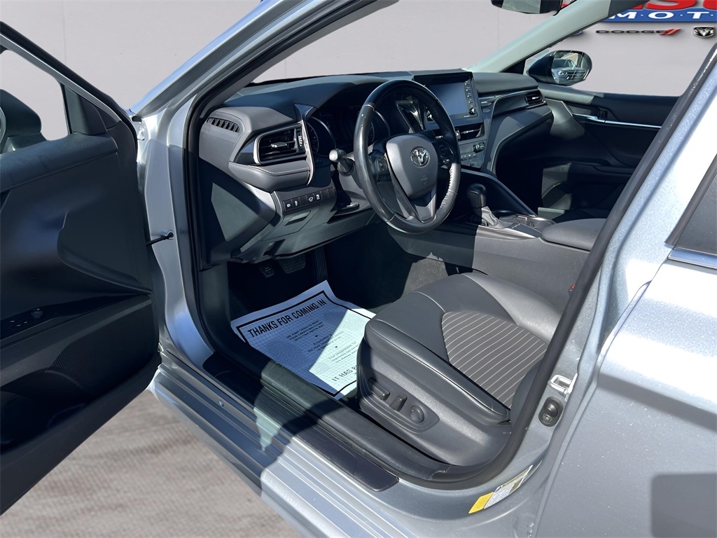 Toyota Camry SE 2023