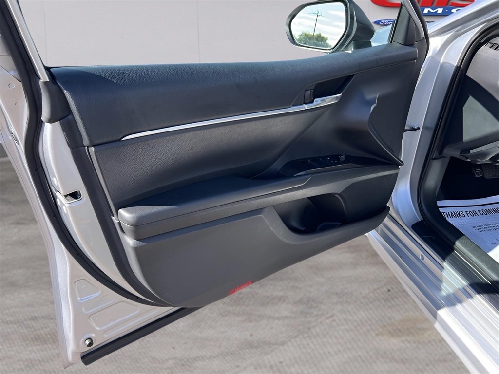 Toyota Camry SE 2023