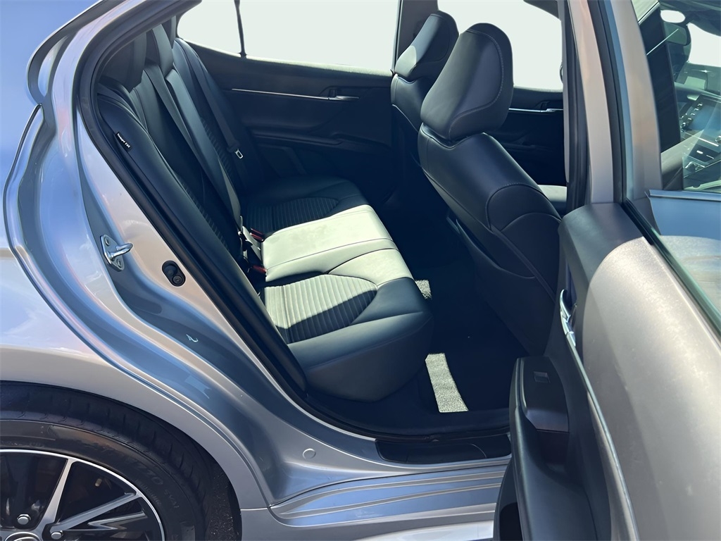 Toyota Camry SE 2023