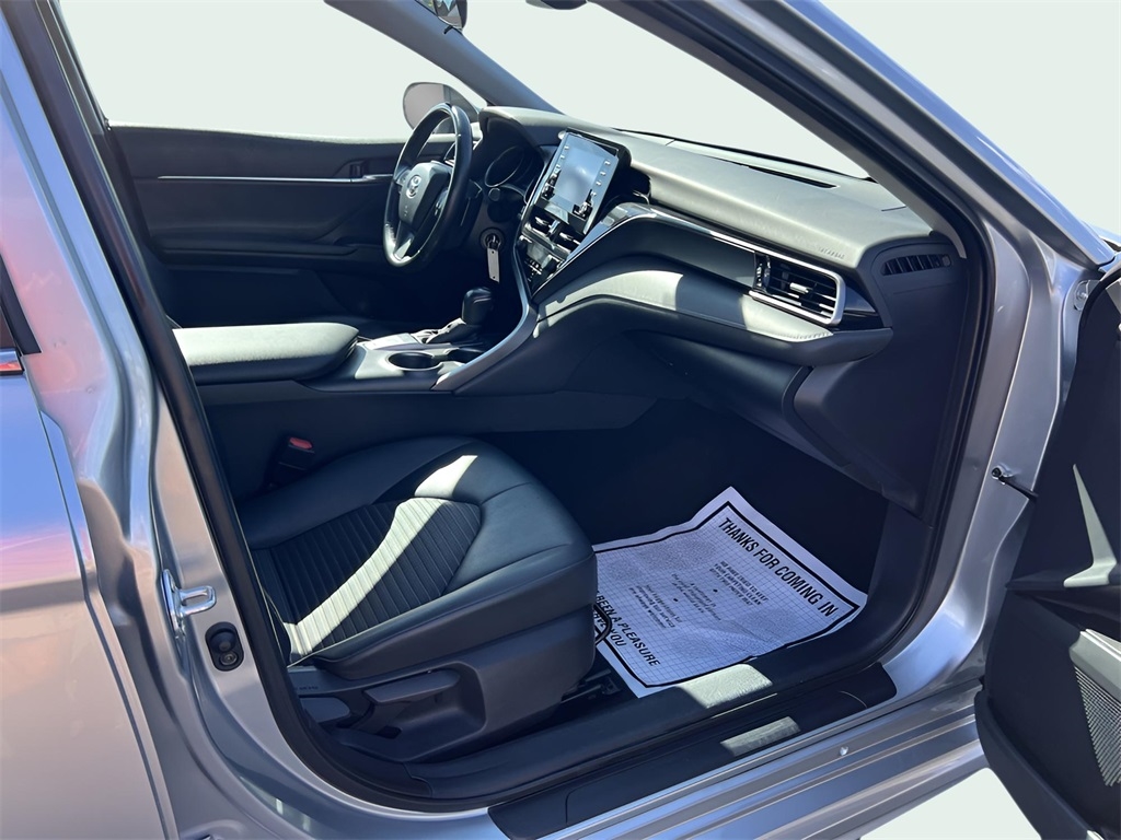 Toyota Camry SE 2023