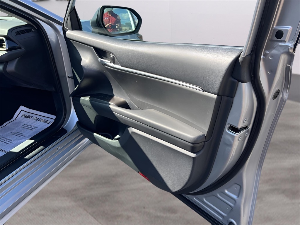 Toyota Camry SE 2023