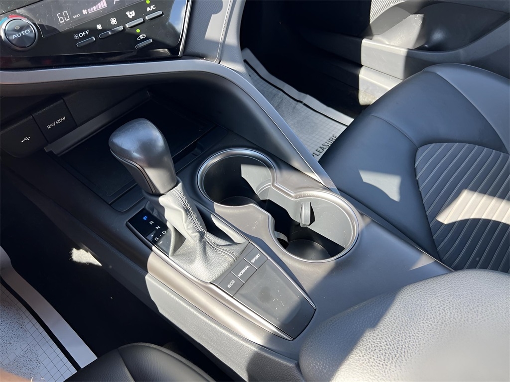 Toyota Camry SE 2023