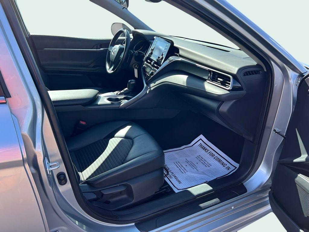 Toyota Camry SE 2023