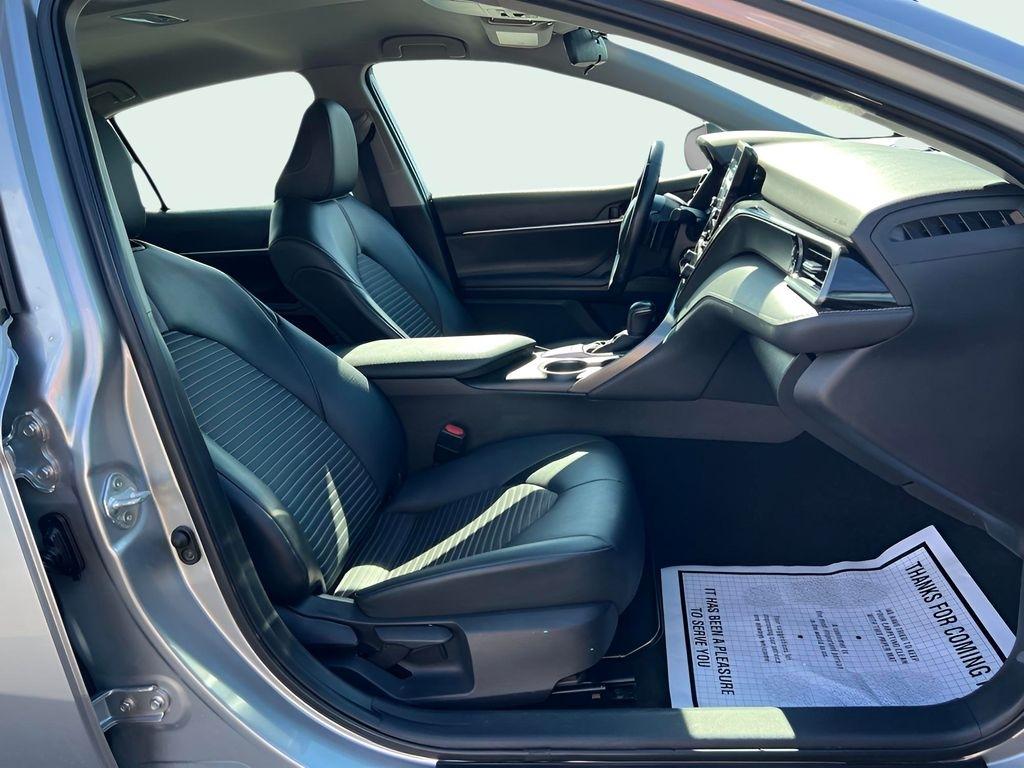 Toyota Camry SE 2023