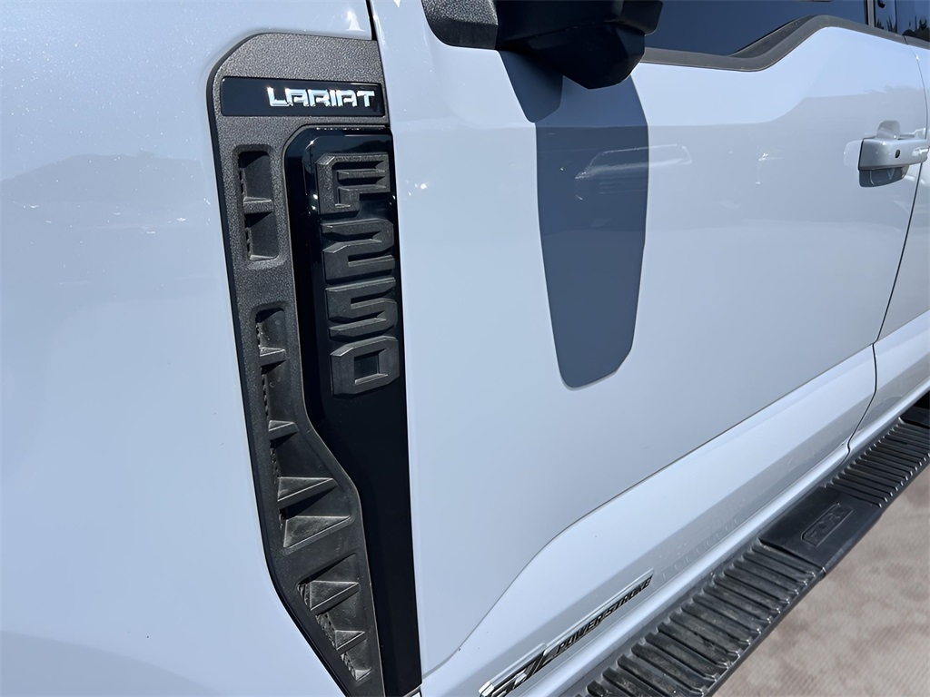 Ford F-250 SD Lariat Crew Cab 4WD 2024