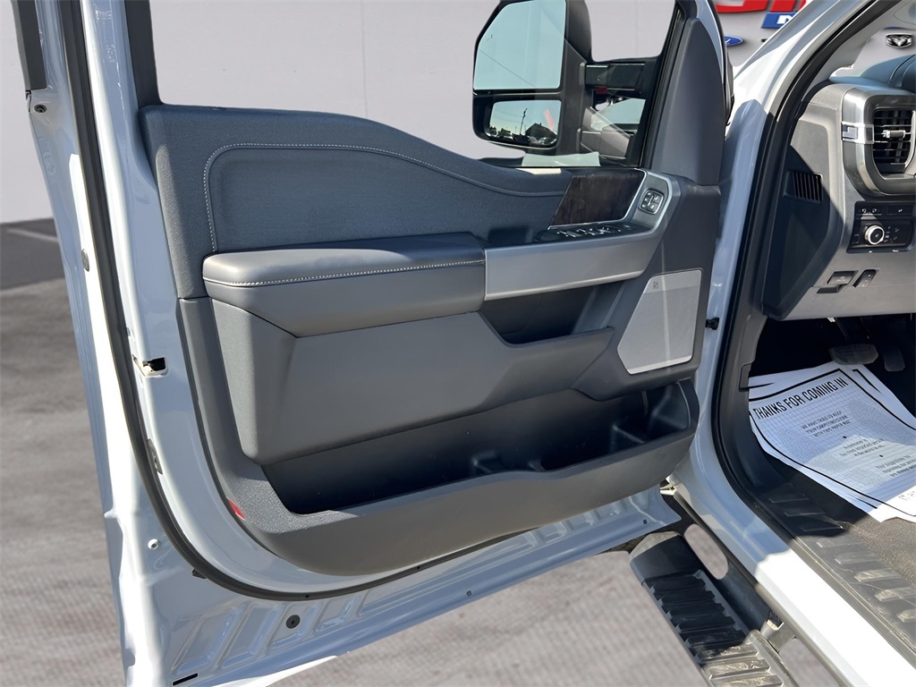 Ford F-250 SD Lariat Crew Cab 4WD 2024