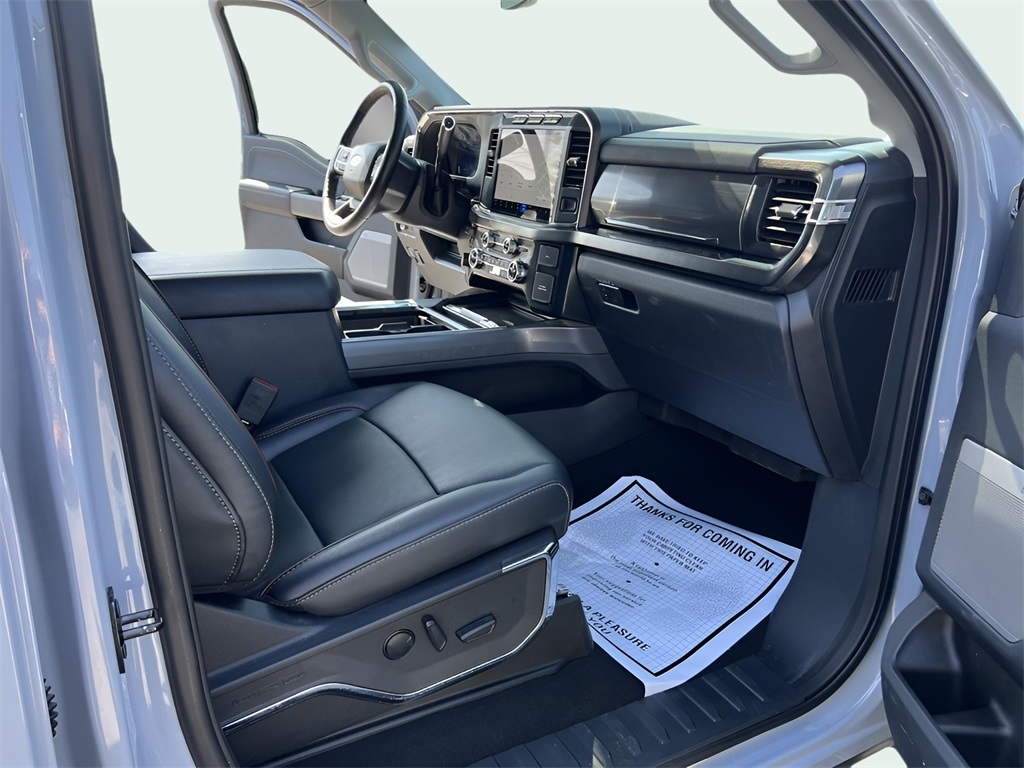 Ford F-250 SD Lariat Crew Cab 4WD 2024