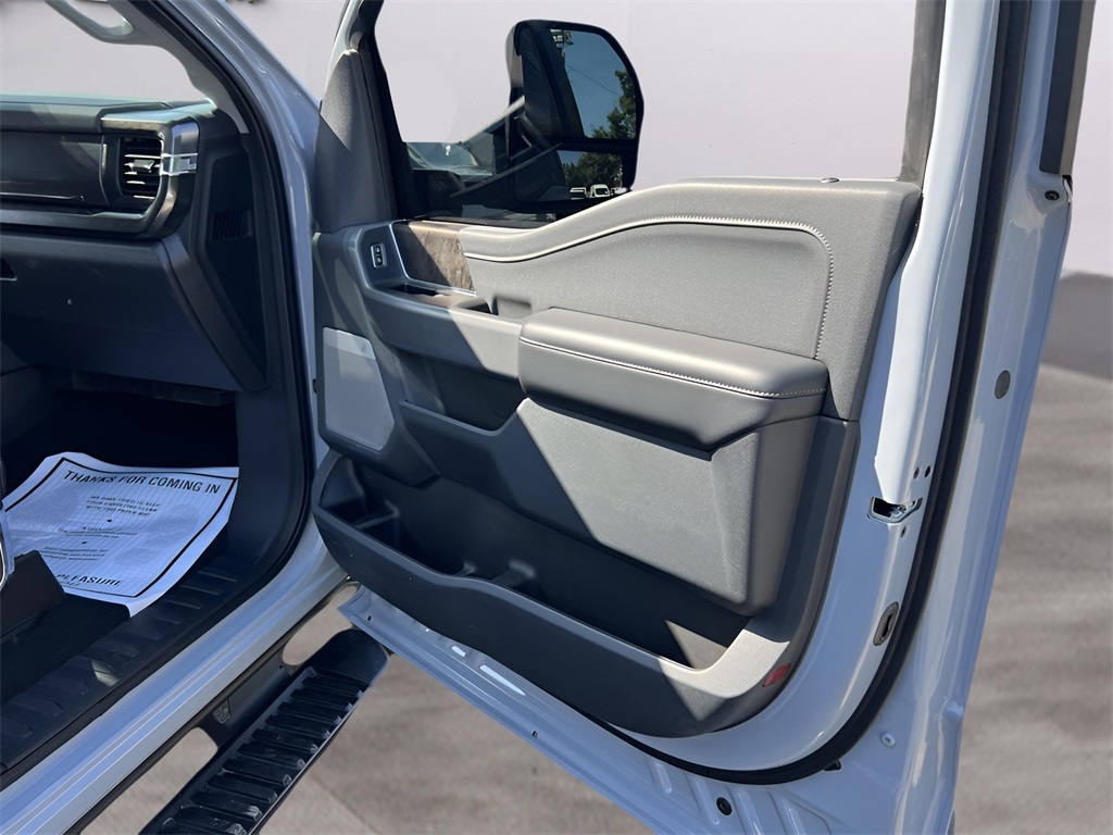 Ford F-250 SD Lariat Crew Cab 4WD 2024