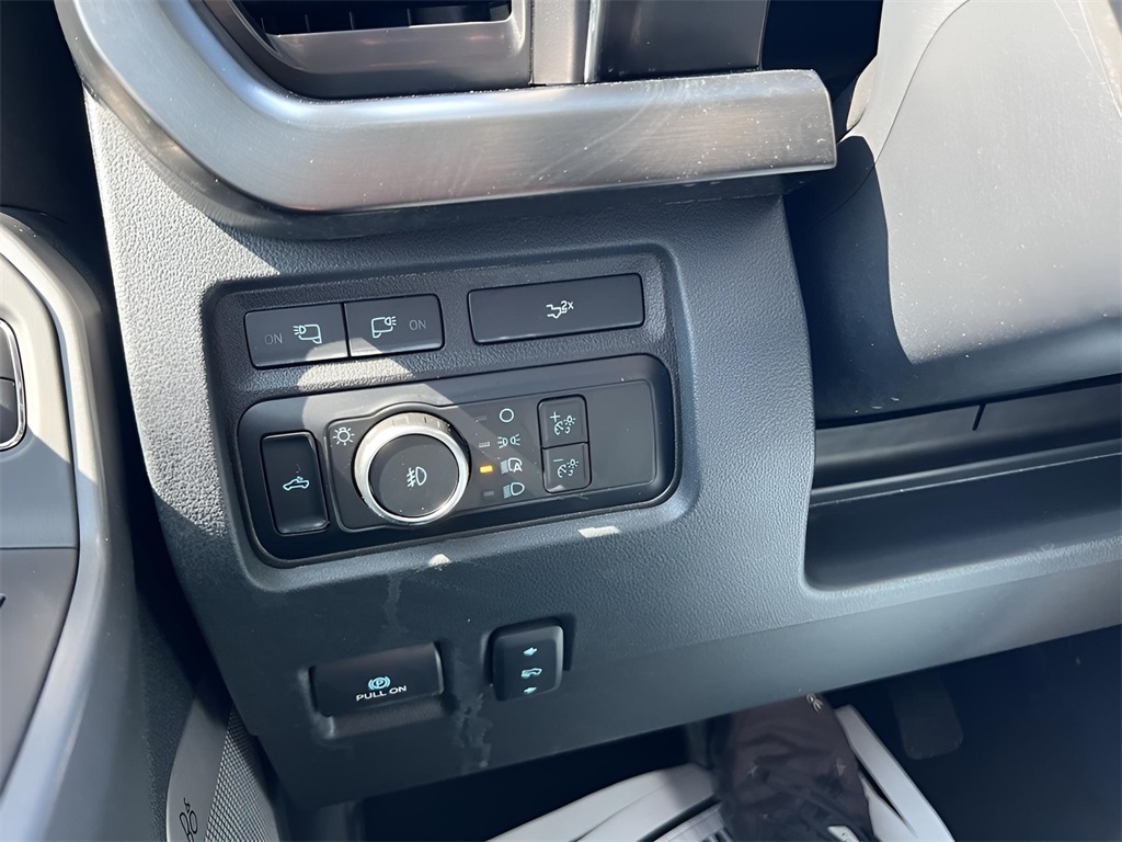 Ford F-250 SD Lariat Crew Cab 4WD 2024